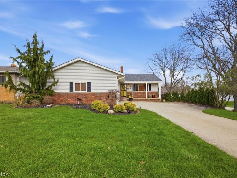 6033 Sweet Birch Drive, Bedford Heights, OH 44146 Photo 1