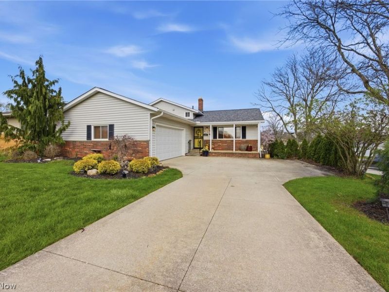 6033 Sweet Birch Drive, Bedford Heights, OH 44146 Photo 2