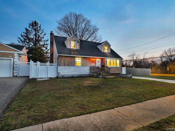 3768 Mansfield Drive , Seaford, NY 11783