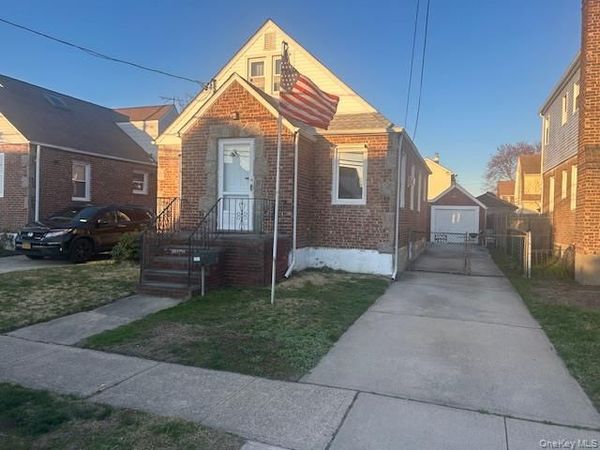 101 Fairfield Street, Valley Stream, NY 11581