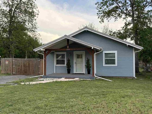 1220 Grove Street, Perry, OK 73077