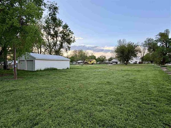 1202 Grove Street, Perry, OK 73077