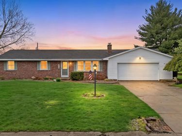 1402 Sunset Drive, Winona Lake, IN 46590