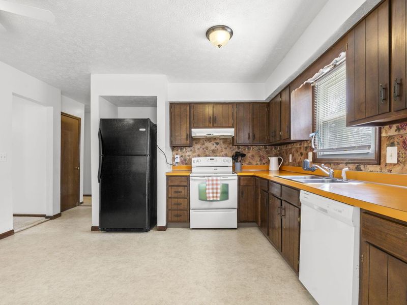 2191 Pine Knoll Avenue , Columbus, OH 43229 Photo 6