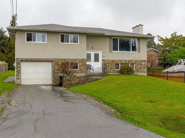1512 McRae Ave , Saanich, BC V8P 1G5