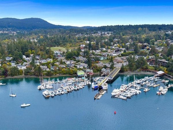 767 Harding Lane , Central Saanich, BC V8M 2G2