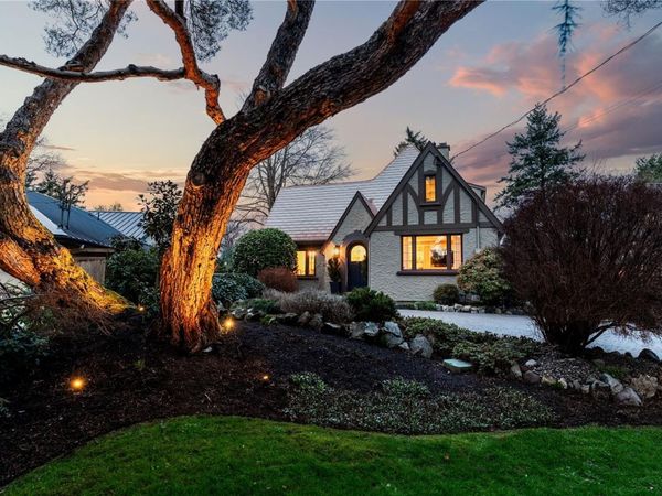 1274 Tattersall Dr , Saanich, BC V8P 1Z4