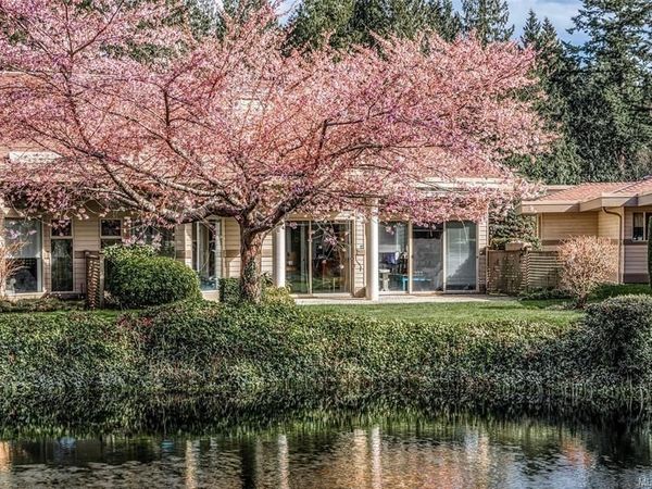 823 Lakes Blvd , Parksville, BC V9P 2P8