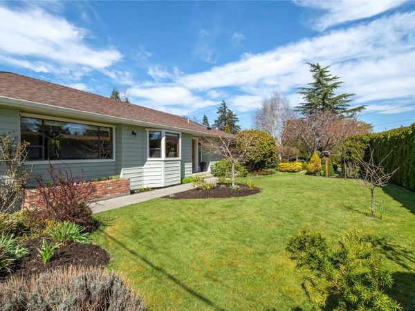 1780 Juniper Dr , Campbell River, BC V9W 6Y1