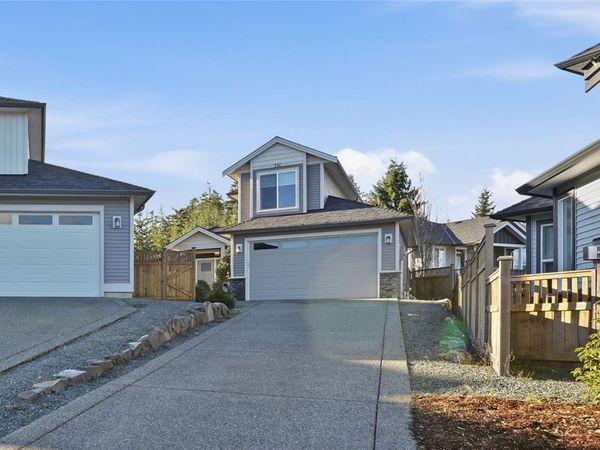 751 James Pl, Ladysmith, BC V9G 1W2