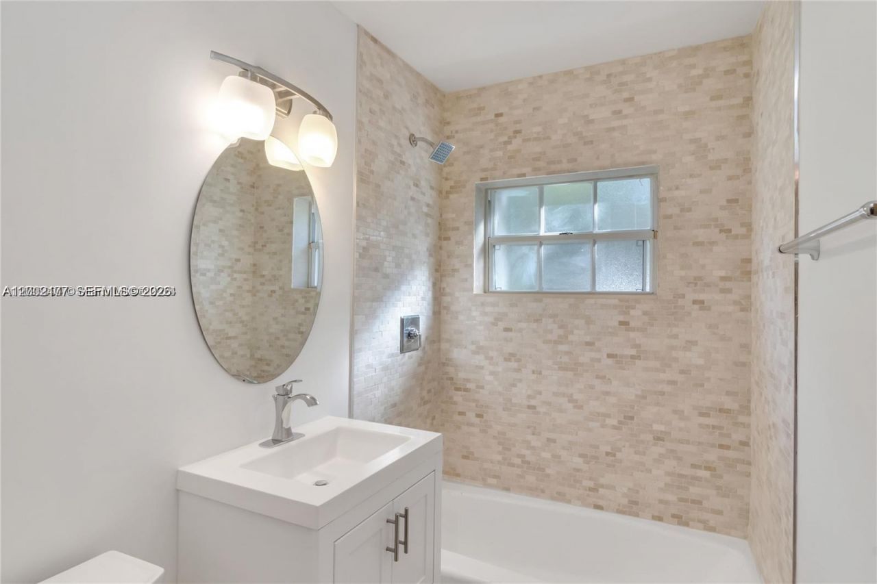 4930 Riviera Dr, Coral Gables, FL 33146 Photo