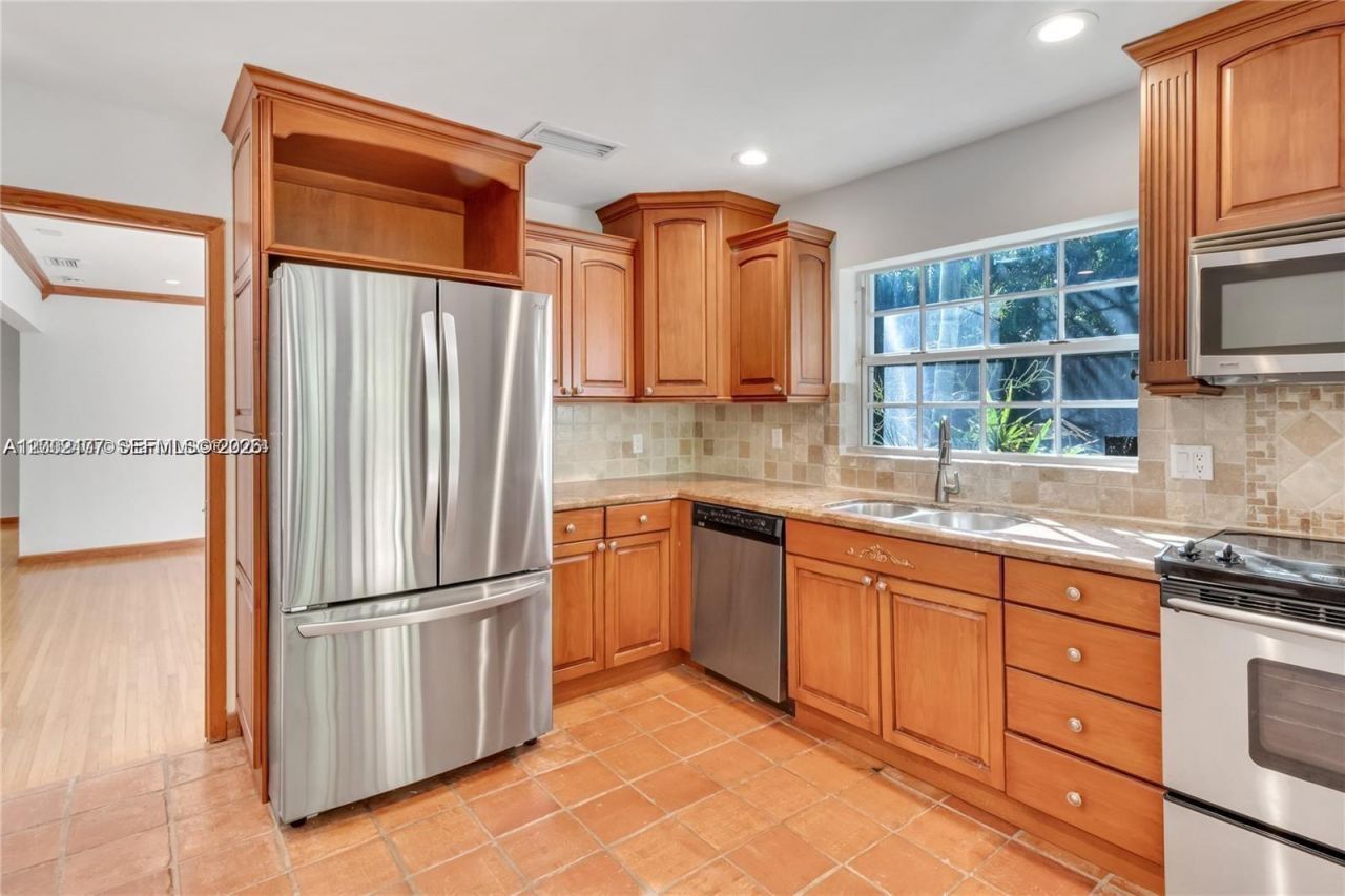 4930 Riviera Dr, Coral Gables, FL 33146 Photo