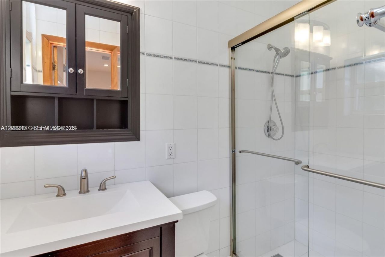 4930 Riviera Dr, Coral Gables, FL 33146 Photo