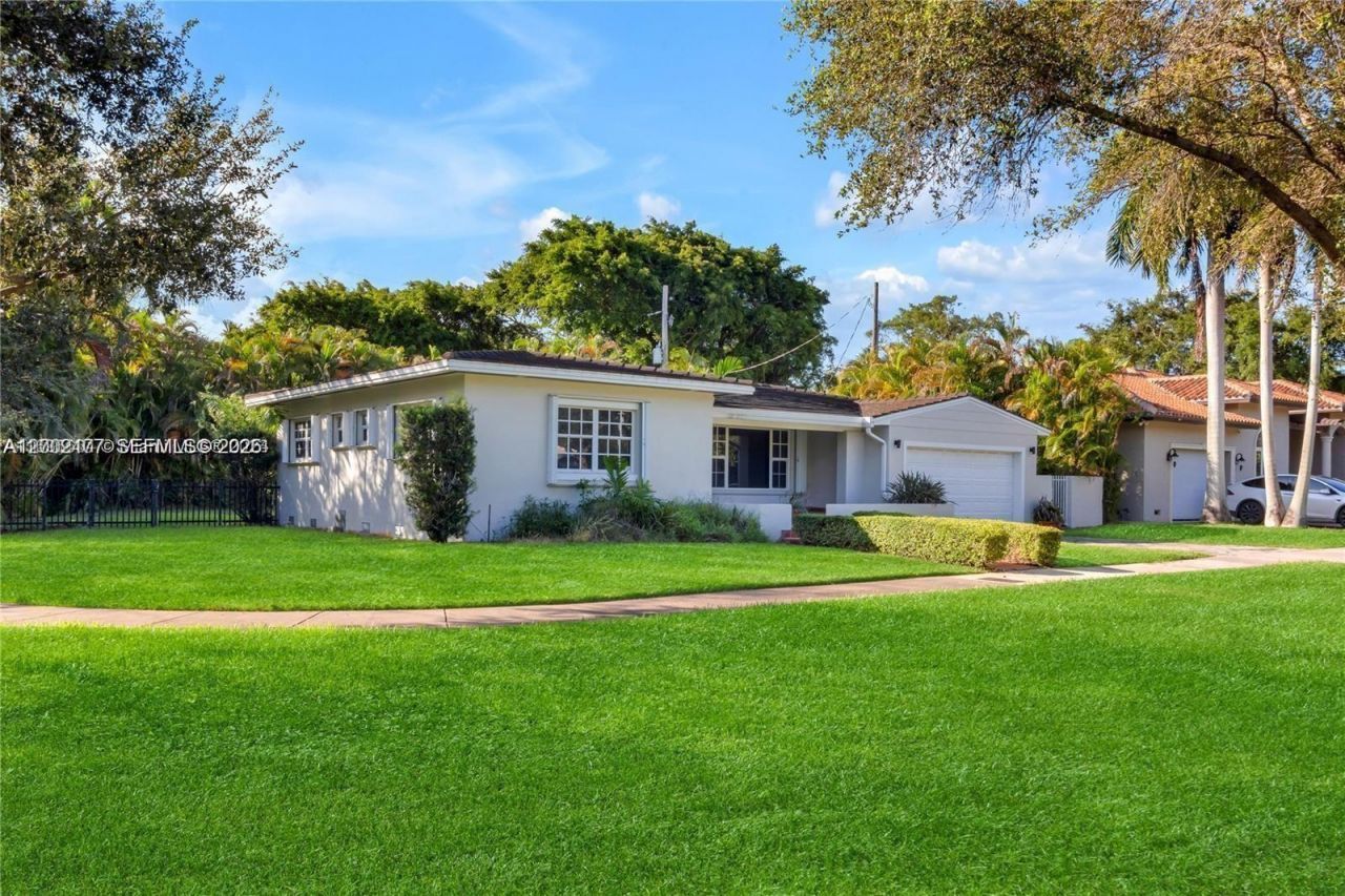 4930 Riviera Dr, Coral Gables, FL 33146 Photo