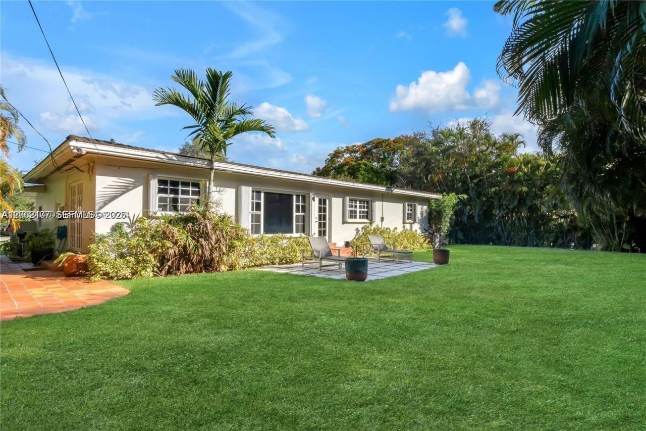 4930 Riviera Dr, Coral Gables, FL 33146 Photo