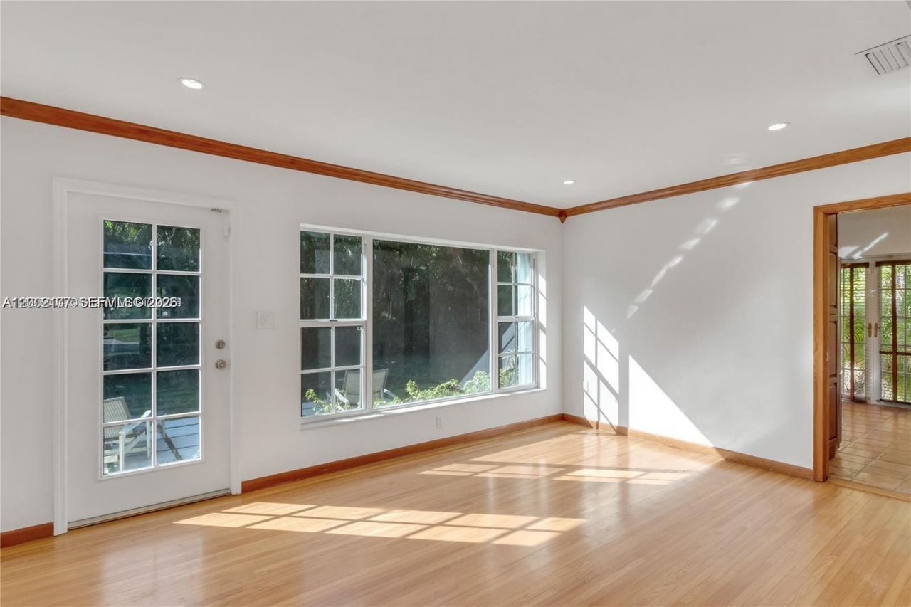 4930 Riviera Dr, Coral Gables, FL 33146 Photo