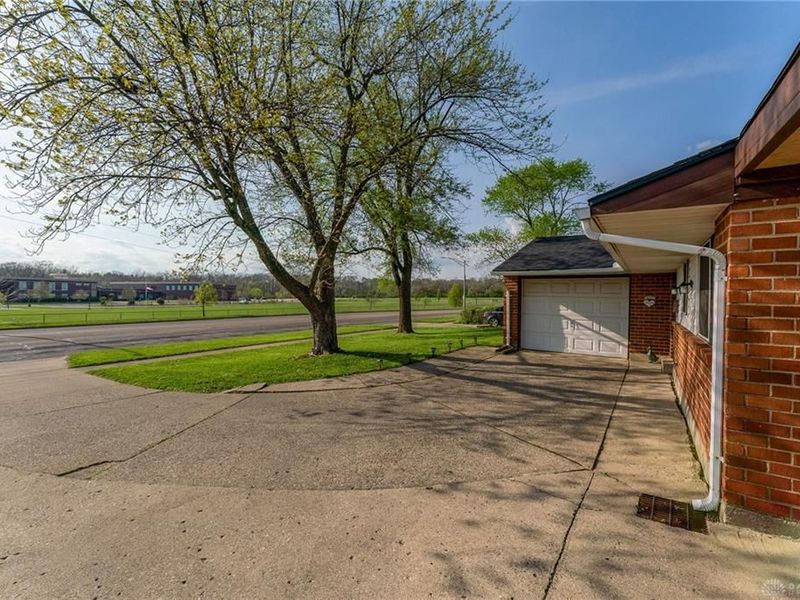 6052 Old Troy Pike, Huber Heights, OH 45424 Photo 5