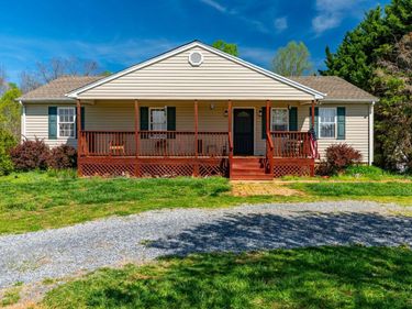 2305 Smith Mountain Lake Parkway, Huddleston, VA 24104