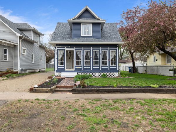 1820 E Walnut Street, Des Moines, IA 50316