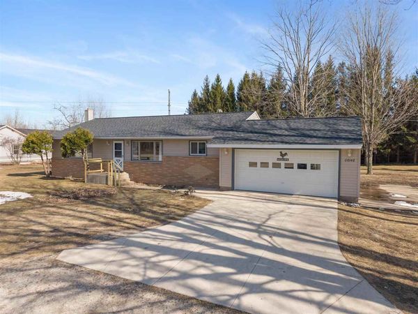 6146 S US 31 Highway, Charlevoix, MI 49720