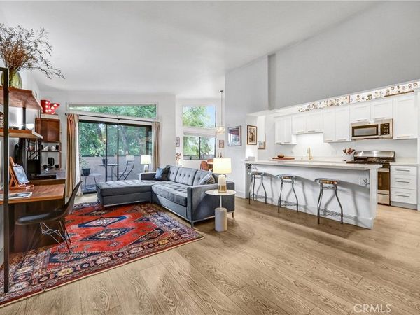 5805 Whitsett Avenue, Unit 201, Valley Village, CA 91607