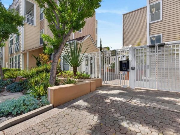 550 Ortega Avenue, Unit A203, Mountain View, CA 94040