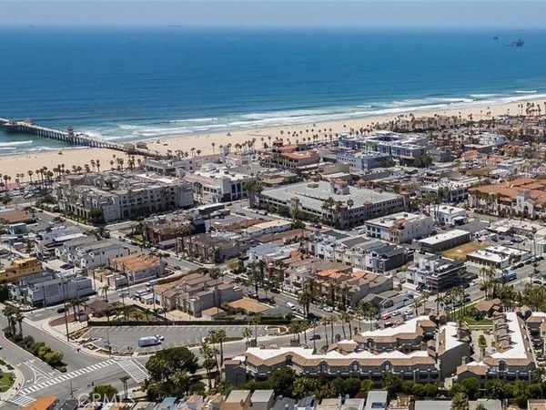 400 Lake, Unit 105, Huntington Beach, CA 92648