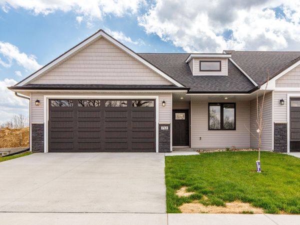 712 Academy Circle, Nevada, IA 50201
