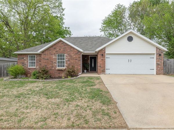 34 Saxony Street , Farmington, AR 72730