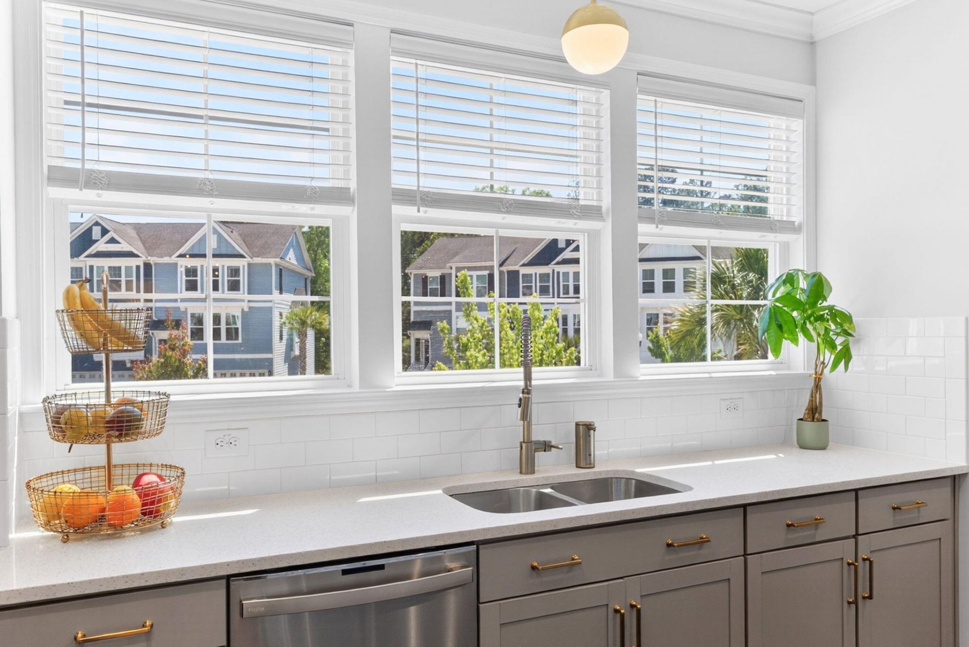 1555 Moss Spring Road Photo 12