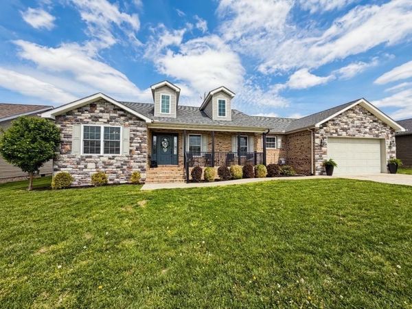 8 Maxwell Circle, Milton, WV 25541