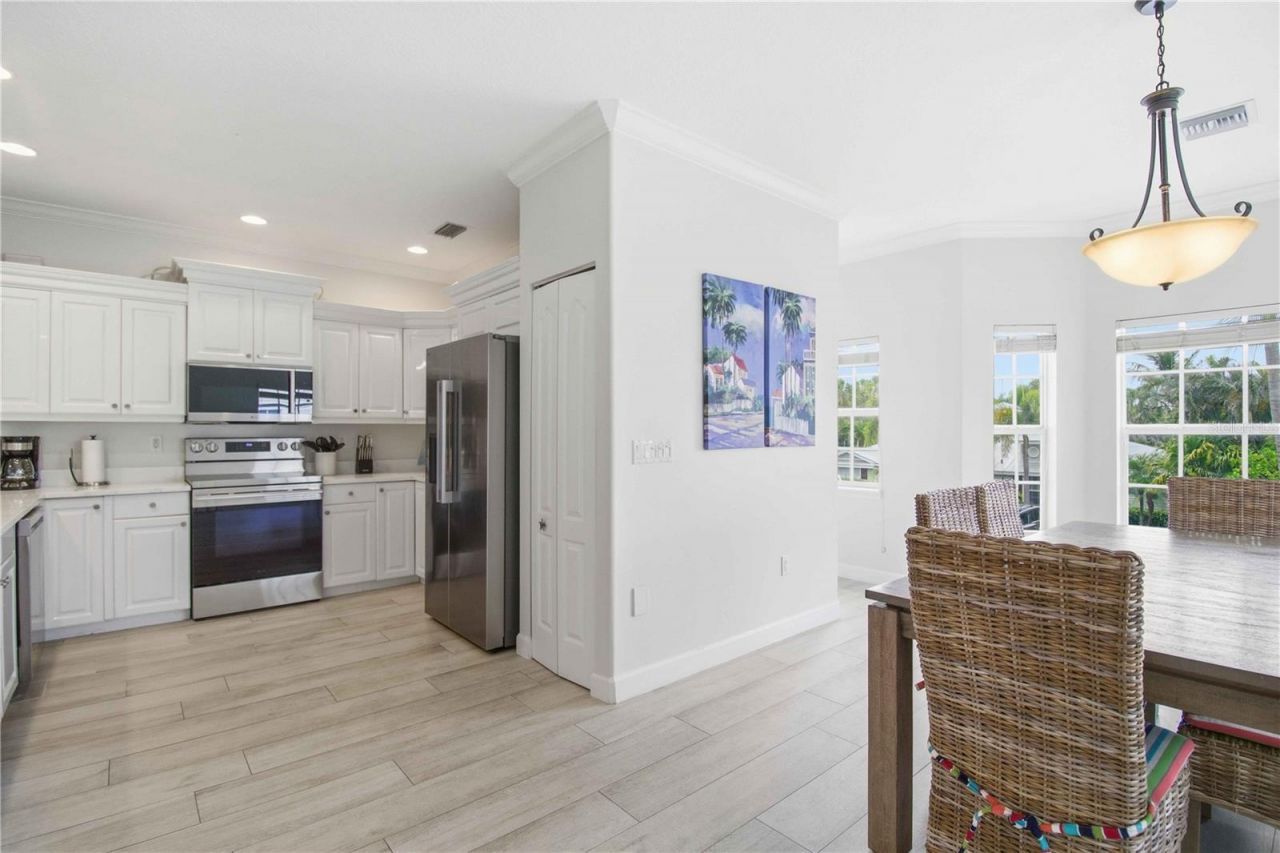 215 81st Street, Unit 2, Holmes Beach, FL 34217 Photo