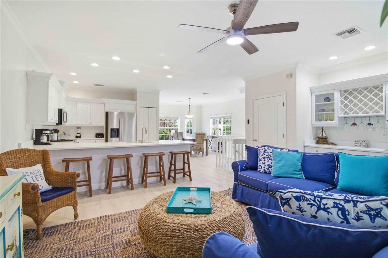 215 81st Street, Unit 2, Holmes Beach, FL 34217 Photo