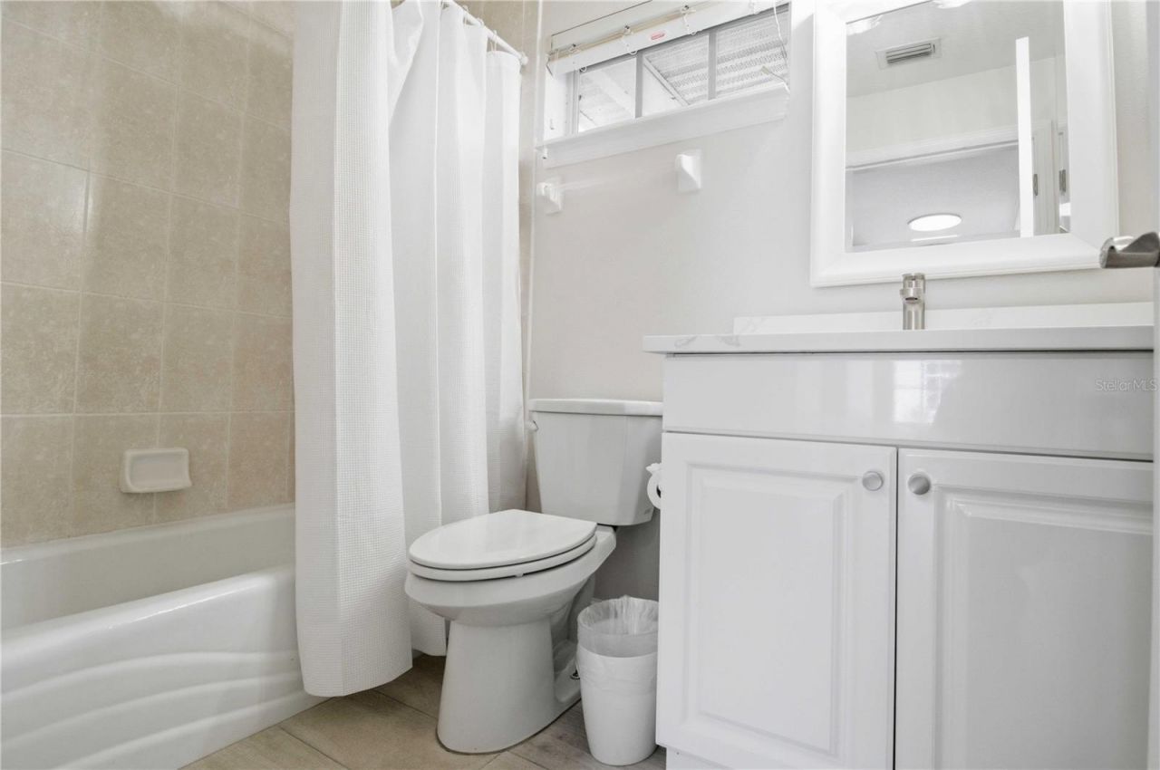 215 81st Street, Unit 2, Holmes Beach, FL 34217 Photo