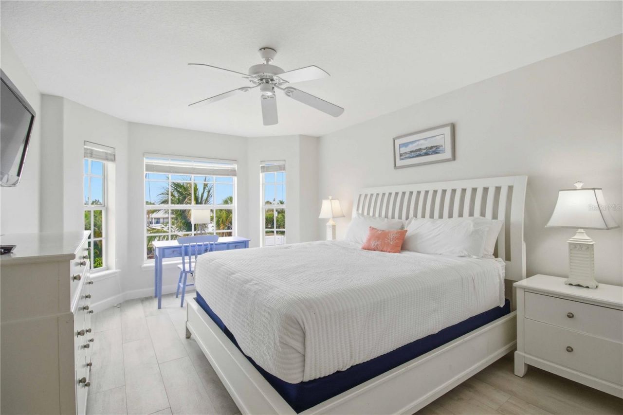 215 81st Street, Unit 2, Holmes Beach, FL 34217 Photo