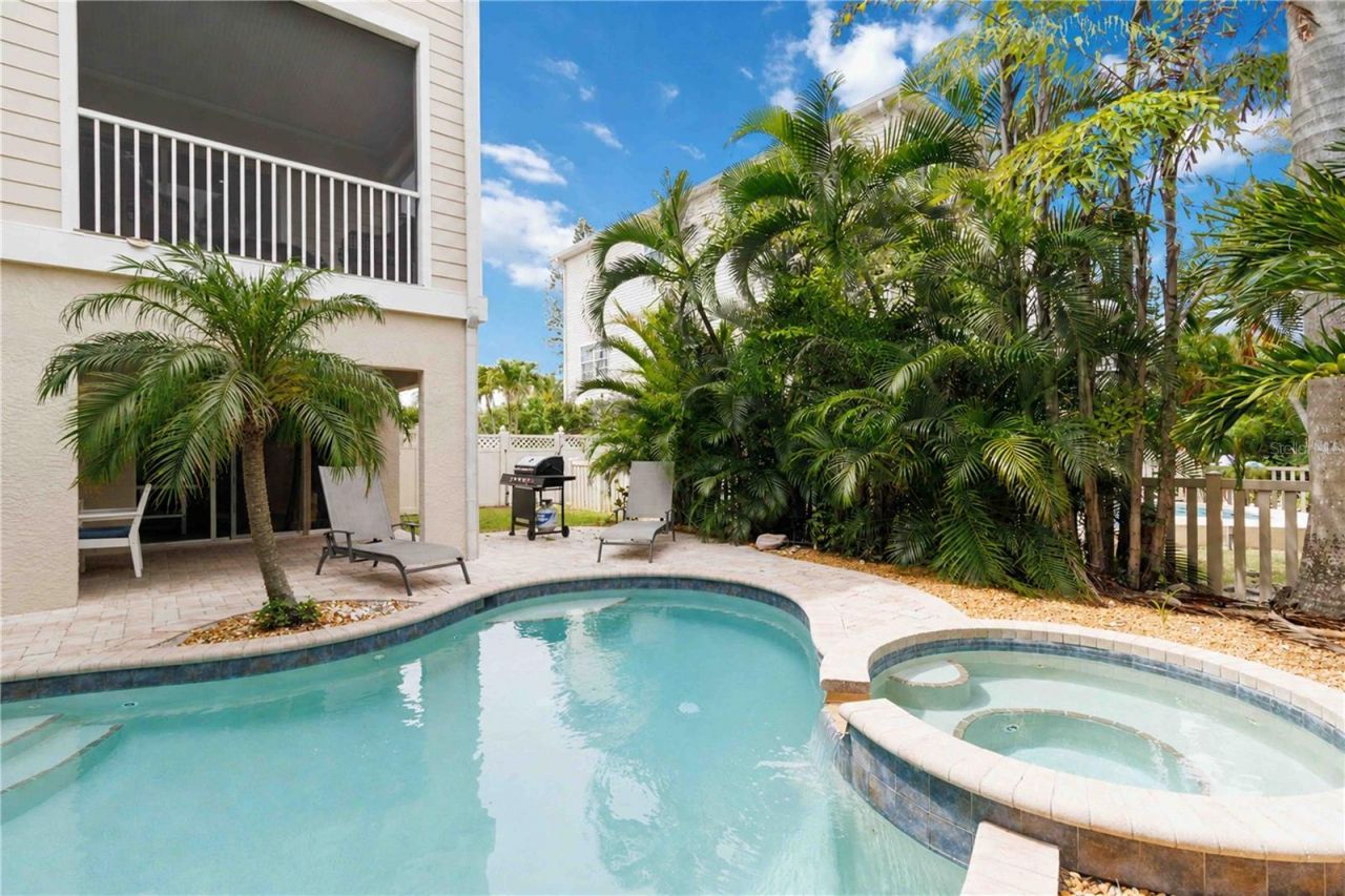 215 81st Street, Unit 2, Holmes Beach, FL 34217 Photo