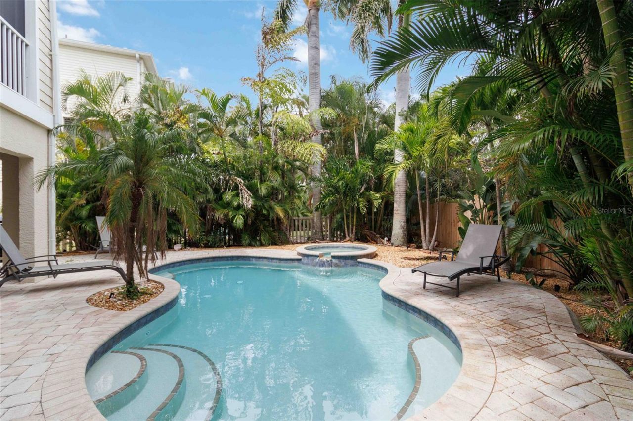 215 81st Street, Unit 2, Holmes Beach, FL 34217 Photo