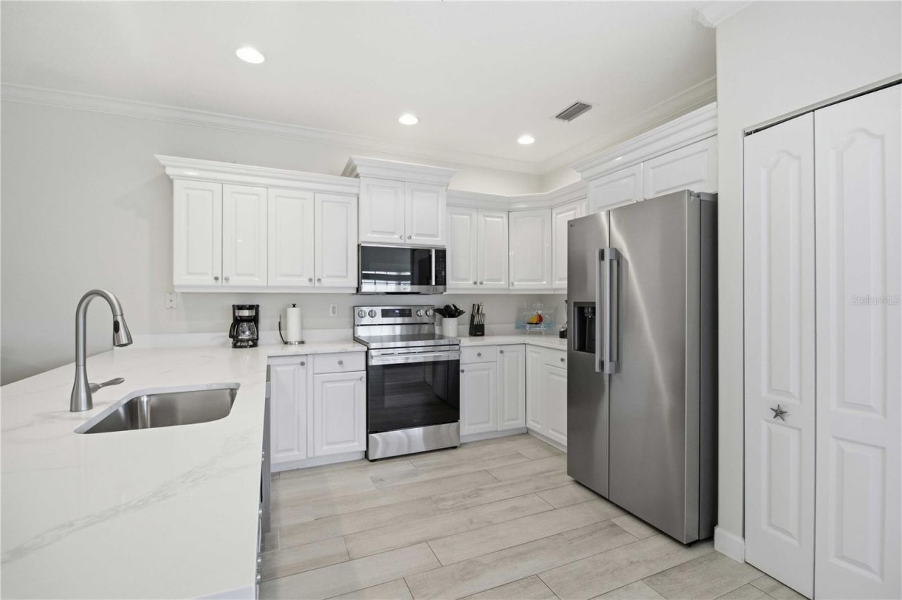 215 81st Street, Unit 2, Holmes Beach, FL 34217 Photo