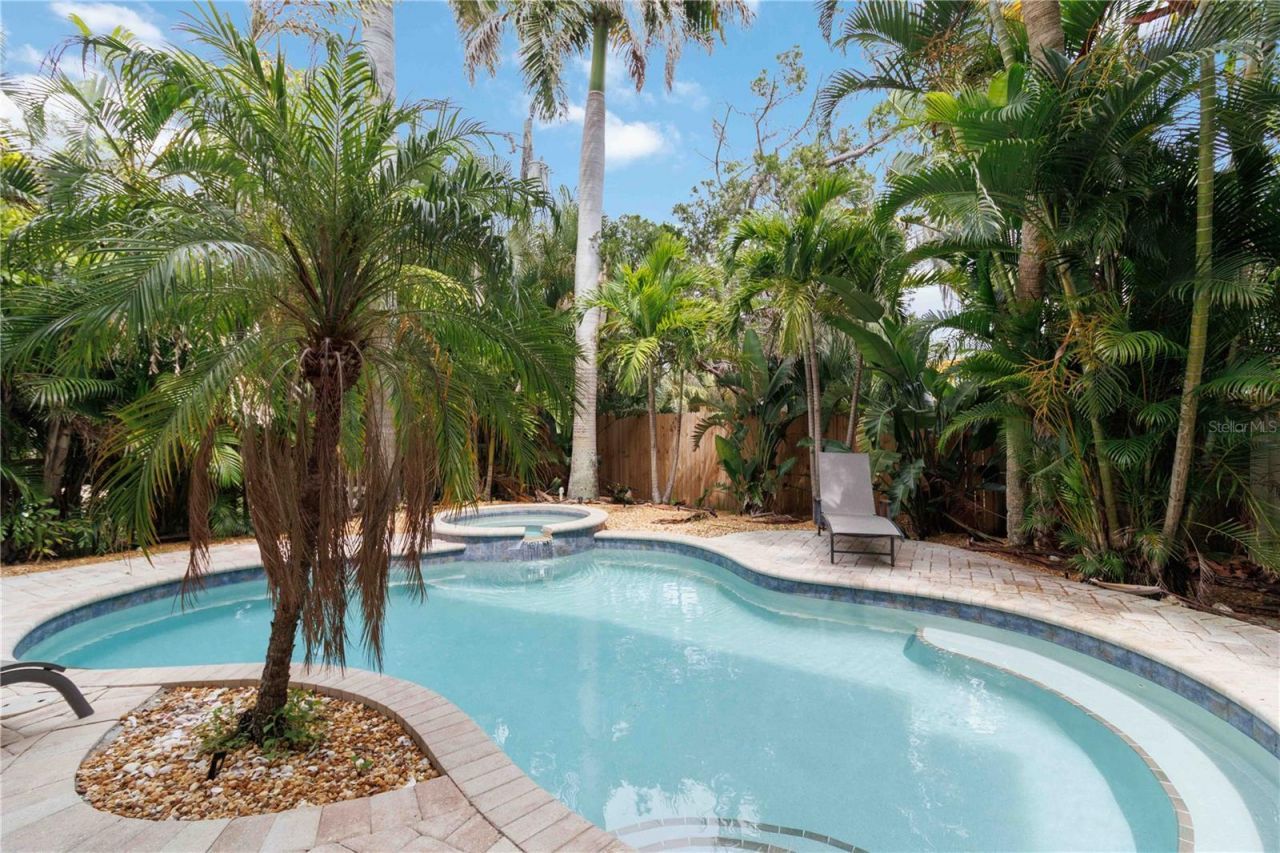 215 81st Street, Unit 2, Holmes Beach, FL 34217 Photo
