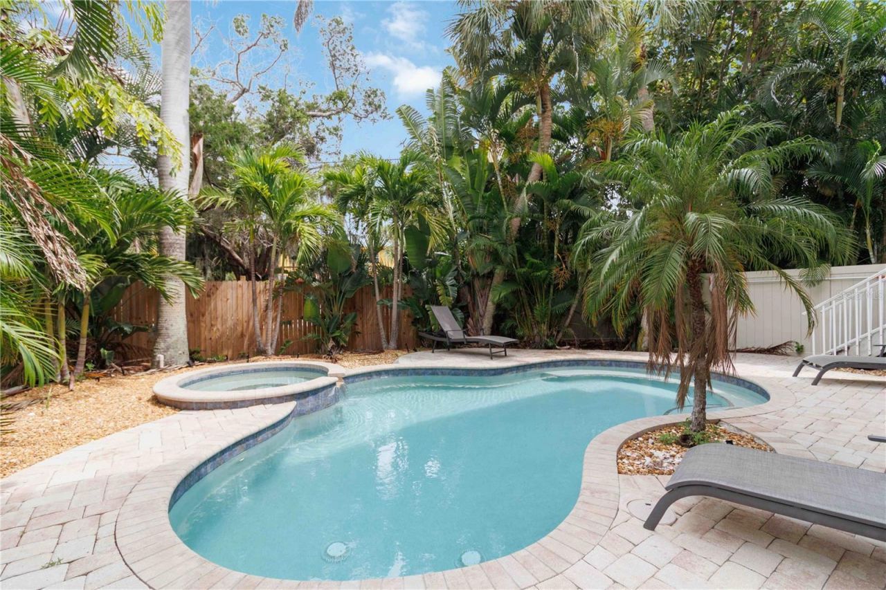 215 81st Street, Unit 2, Holmes Beach, FL 34217 Photo