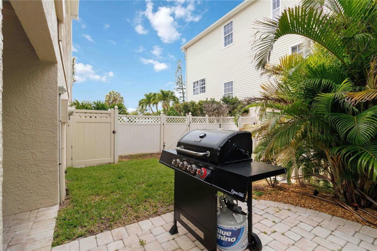 215 81st Street, Unit 2, Holmes Beach, FL 34217 Photo