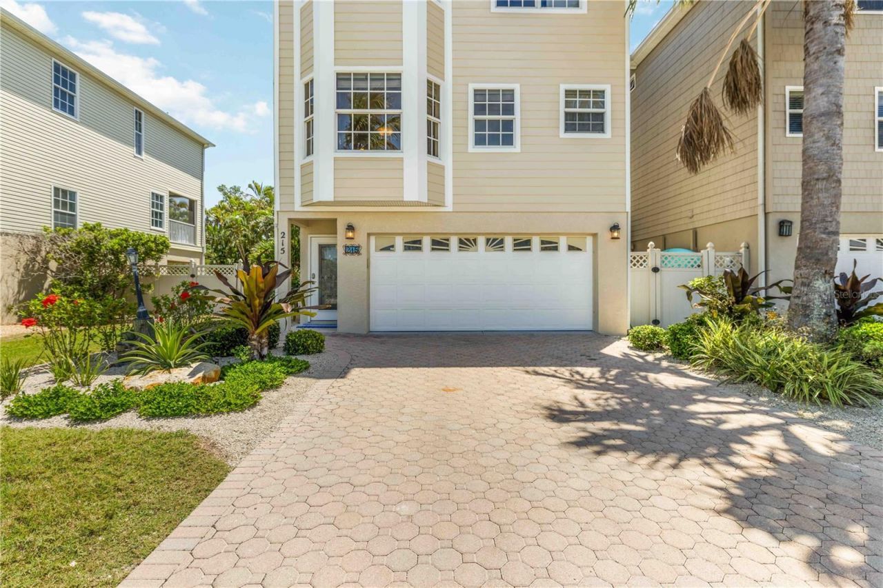 215 81st Street, Unit 2, Holmes Beach, FL 34217 Photo