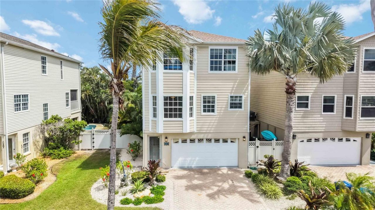215 81st Street, Unit 2, Holmes Beach, FL 34217 Photo
