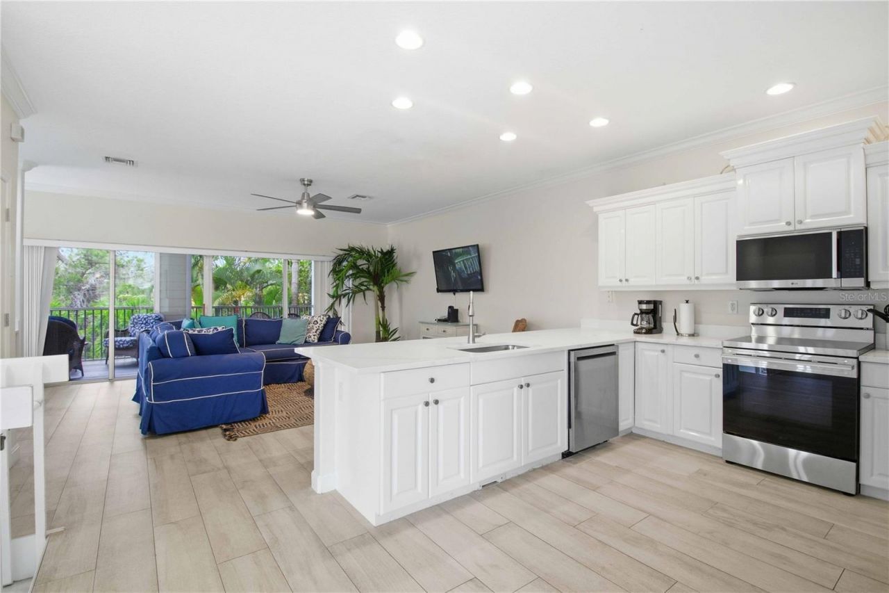 215 81st Street, Unit 2, Holmes Beach, FL 34217 Photo