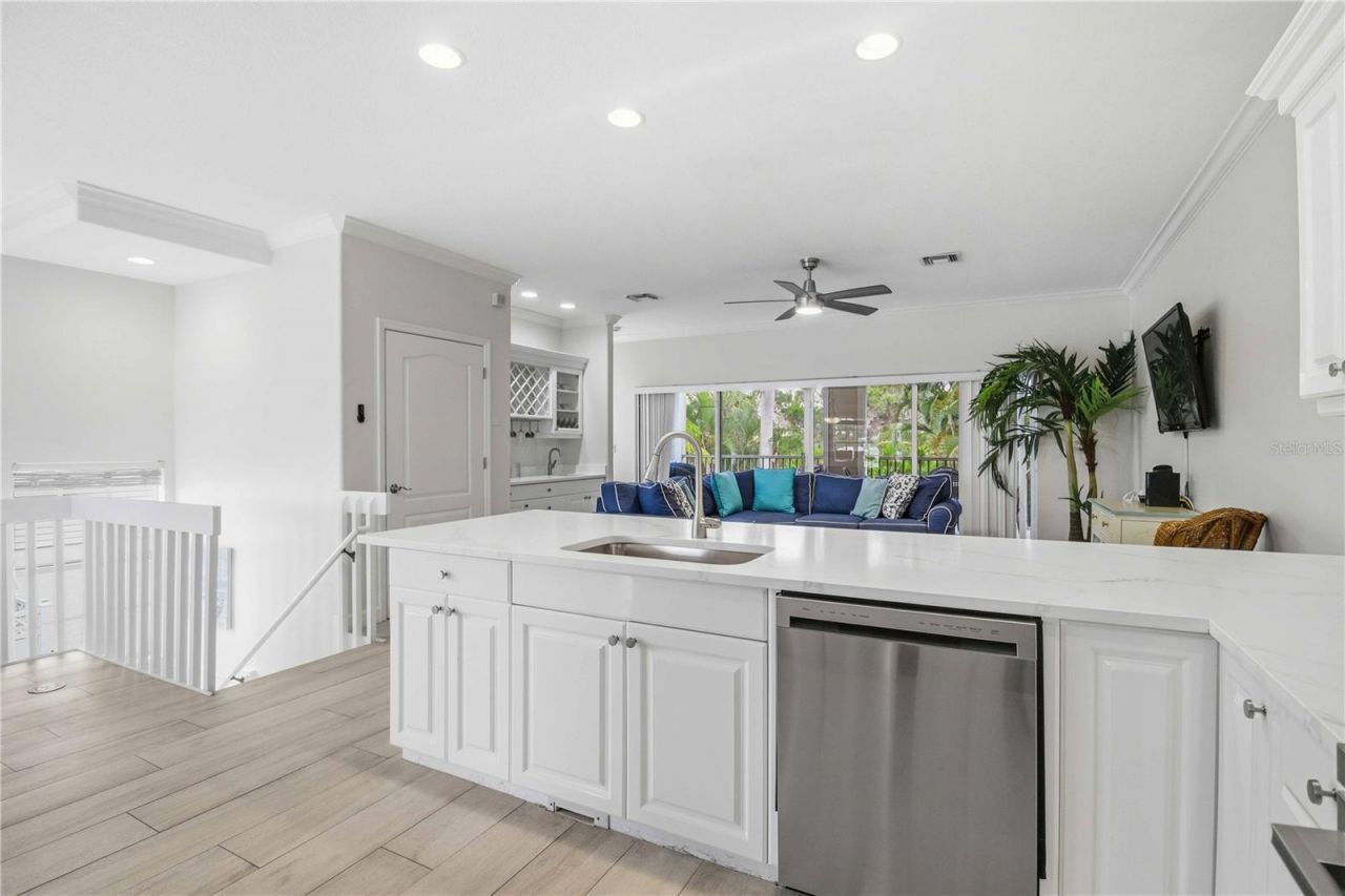 215 81st Street, Unit 2, Holmes Beach, FL 34217 Photo