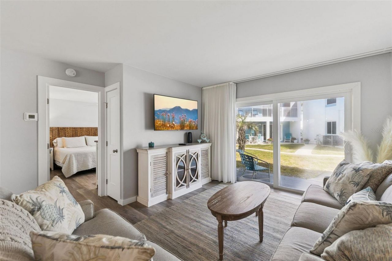 513 N Atlantic Avenue, Unit 33, New Smyrna Beach, FL 32169 Photo