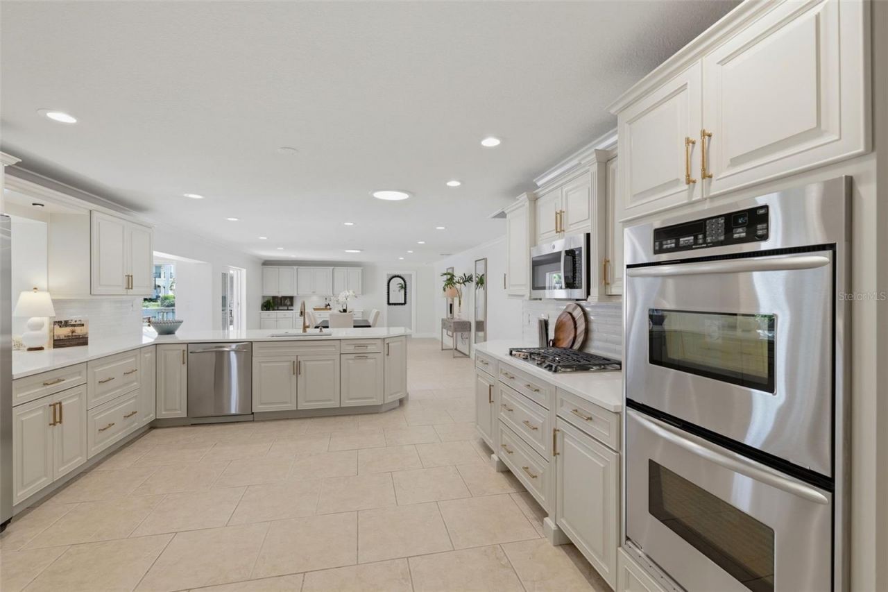 2080 Hawaii Avenue Ne, Saint Petersburg, FL 33703 Photo