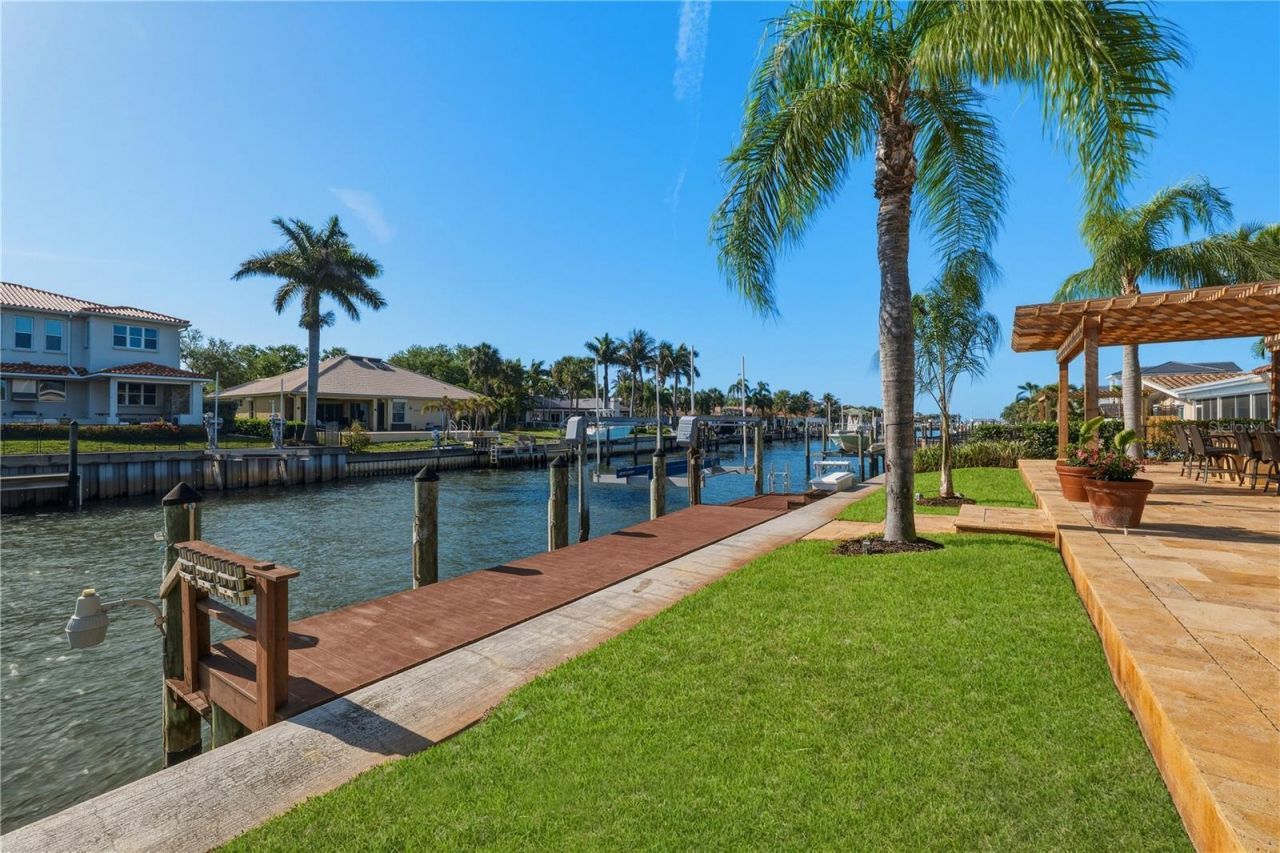 2080 Hawaii Avenue Ne, Saint Petersburg, FL 33703 Photo