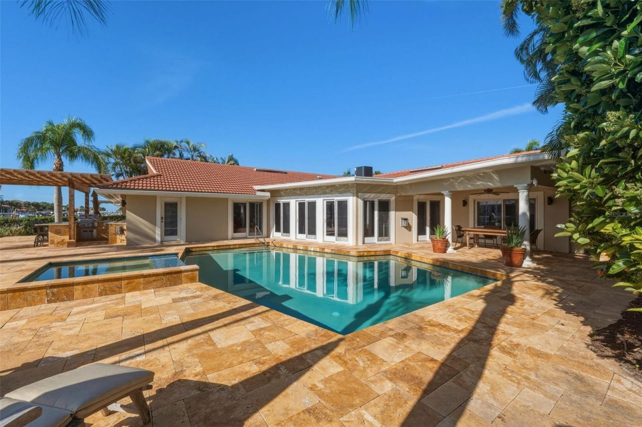 2080 Hawaii Avenue Ne, Saint Petersburg, FL 33703 Photo