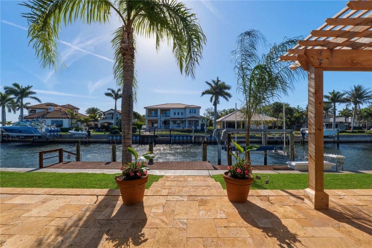 2080 Hawaii Avenue Ne, Saint Petersburg, FL 33703 Photo